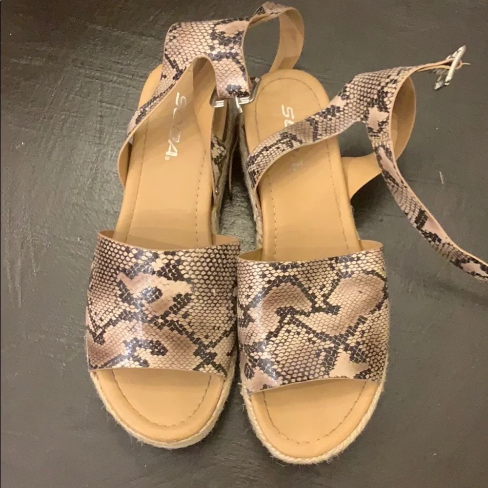 Snakeskin platform sandals. - Picture 1 of 2